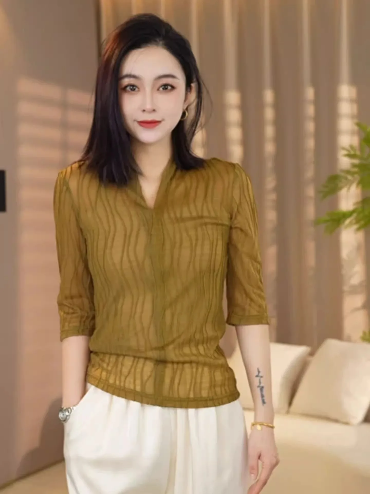 Ele V-Ne ort Sve irt Texture Pure Color Commute New Sle Damen Faion High-End Summer 2025, vielseitiges Oberteil