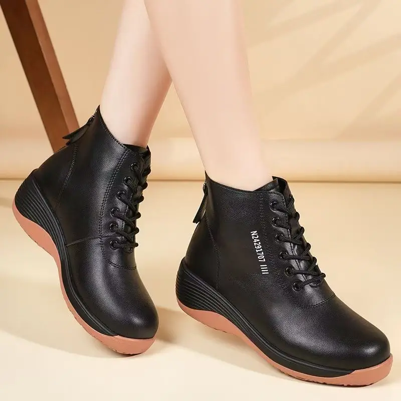 

Весенне-осенние новые женские ботинки на танкетке из натуральной кожи, на толстой нескользящей подошве, высокие, на молнии, повседневные, спортивные, белые кеды