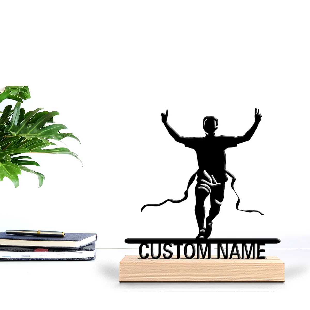 1 Stück stilvolle, personalisierte, individuelle Run-Metallstatuen, Metallkunst mit Holzsockel, perfekt für Schlafzimmer, Gedenkgeschenke, Geburtstag