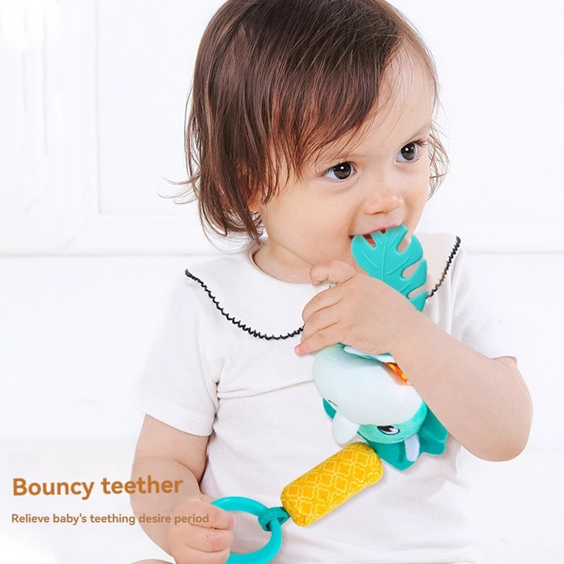 부드러운 봉제 아기 걸이 장난감 세트 - 유모차, 유아용 침대 및 자동차 좌석용 딸랑이 벨 및 씹을 수 있는 치아발육기 포함