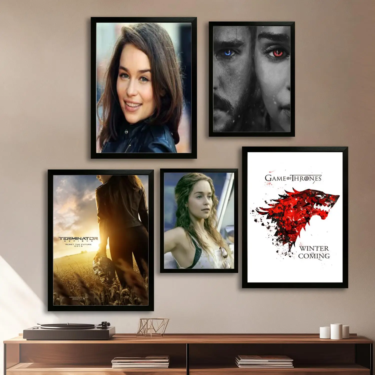 Emilia Clark Canvas Art Poster and Wall Art Picture Print, Modern Family Bedroom Decor Posters,Decorative painting