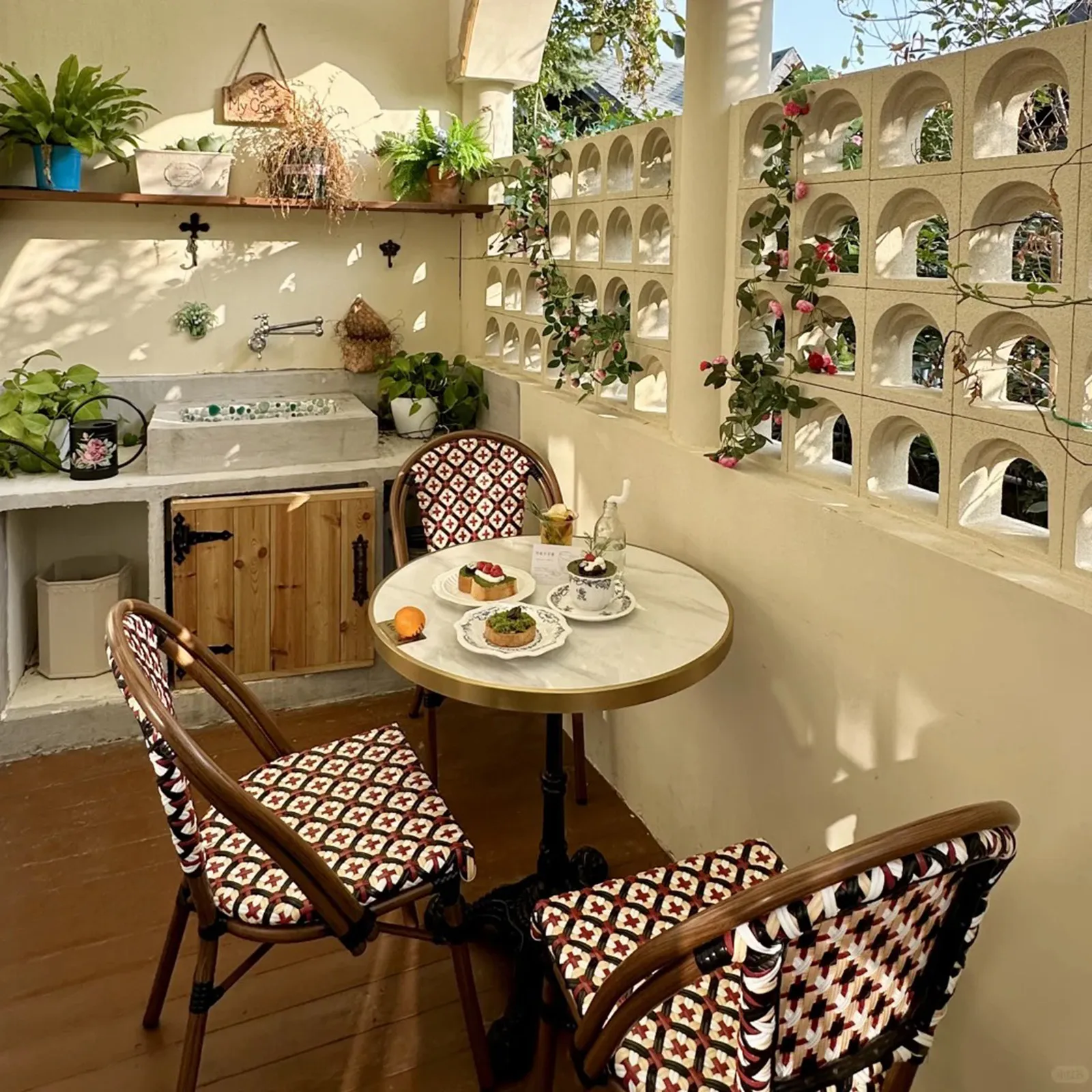 Outdoor French dining chair Leisure rattan chair Cafe Table, chair Backrest stool Open-air B & B Balcony Courtyard