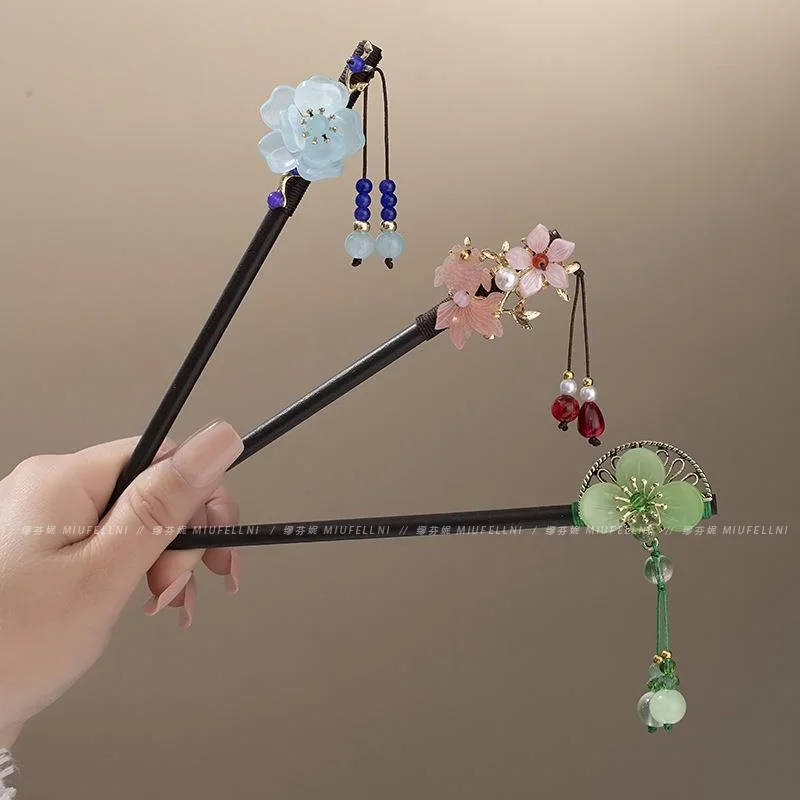 Ancient style imitation Hetian jade petal hairpin, fringed step hair hairpin imitation ebony ancient clothing Hanfu disc hair