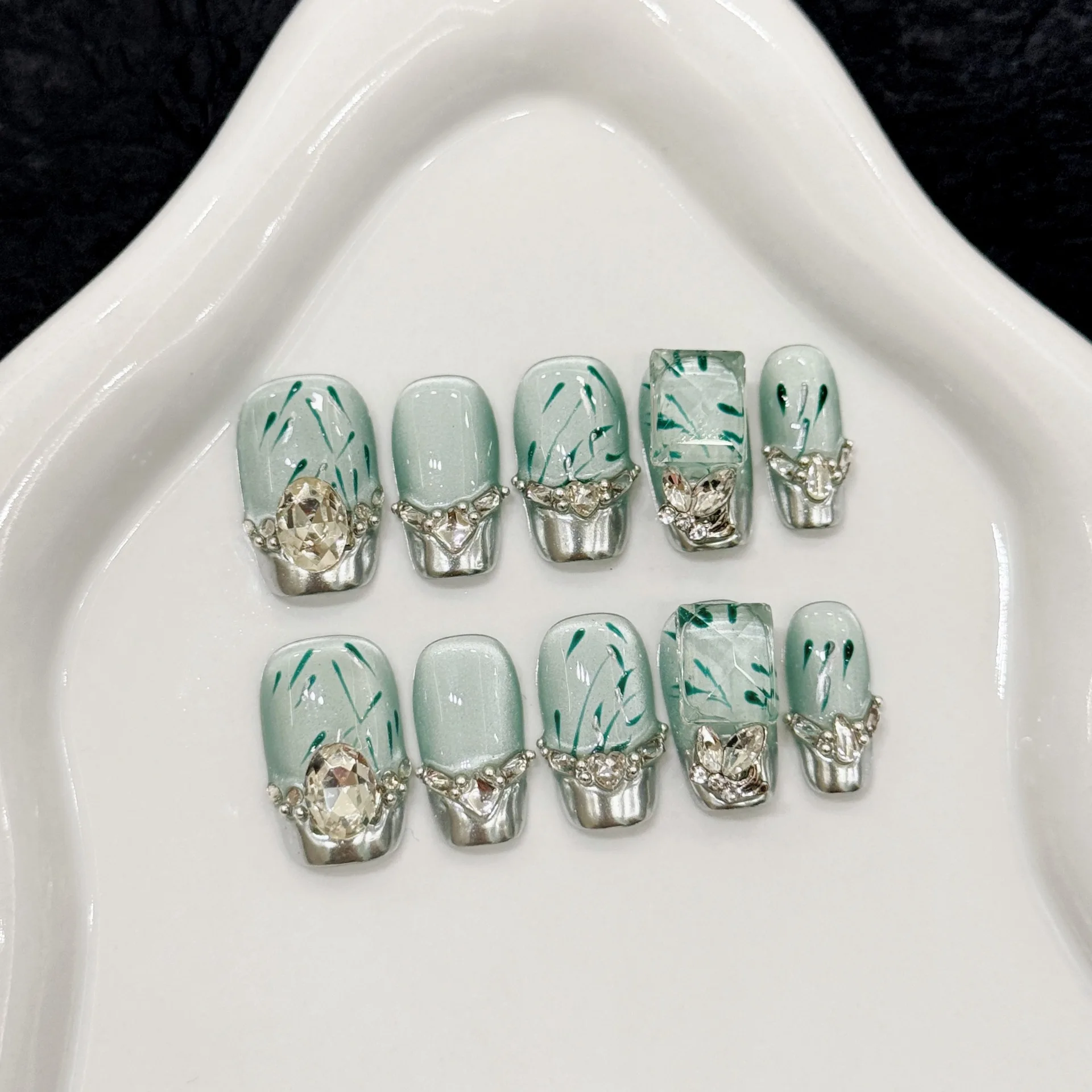 10 Uds. De uñas postizas hechas a mano, nuevo estilo chino, corto, verde, ojo de gato, decoración de diamantes Flash, uñas postizas francesas plateadas
