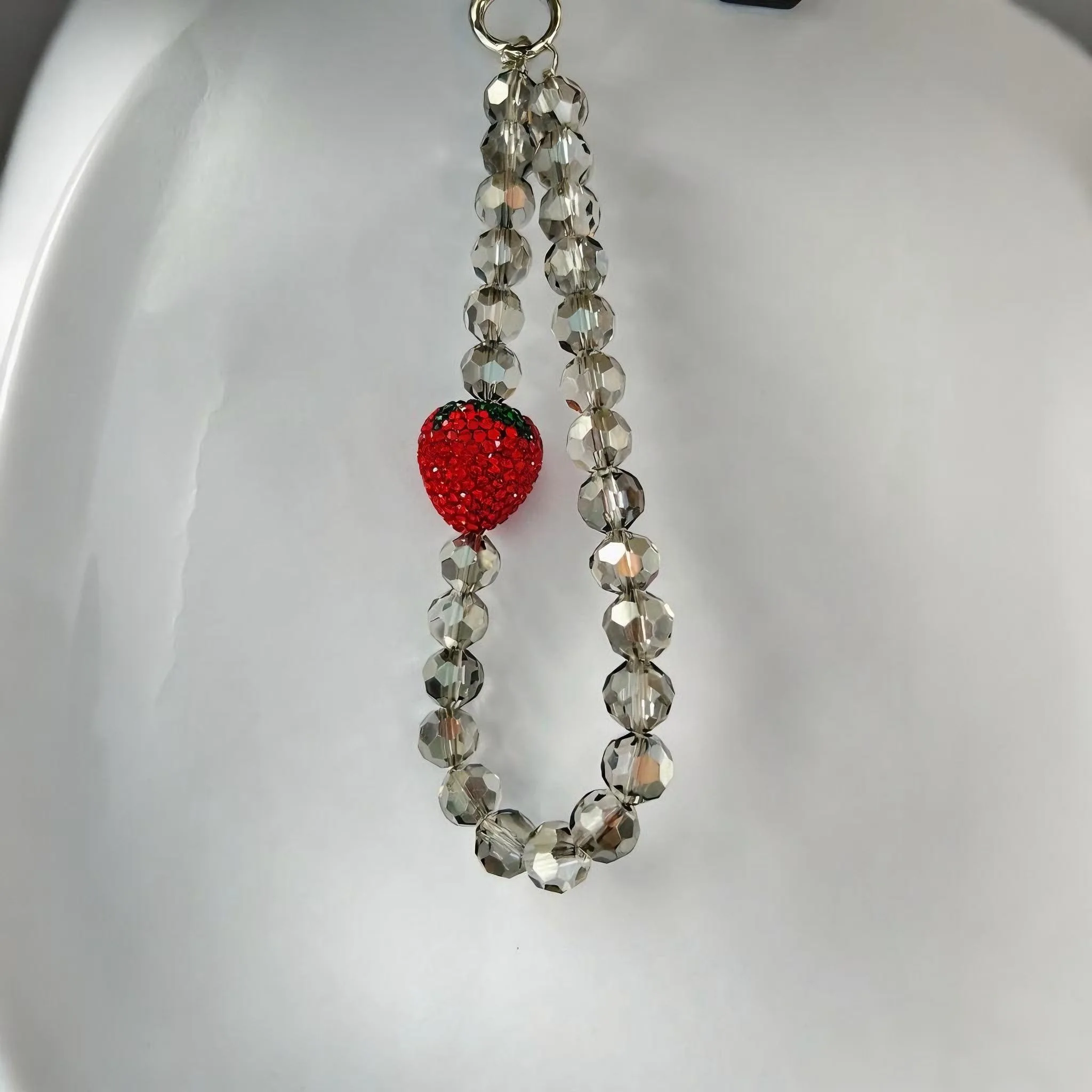 

Strawberry Beaded Phone Charm Bracelet Keychain Handmade Cute Gift for Girls Travel Photography Outdoor Party Fashion Jewelry