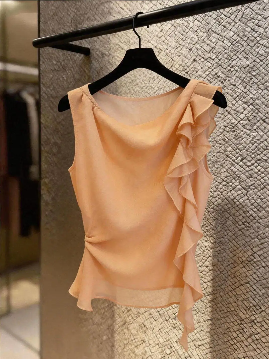 

Summer Beach Vacation Style Orange Sleeveless Top Women's 2026 Lace Trim Youthful Slimming Elegant Versatile Little Shirt