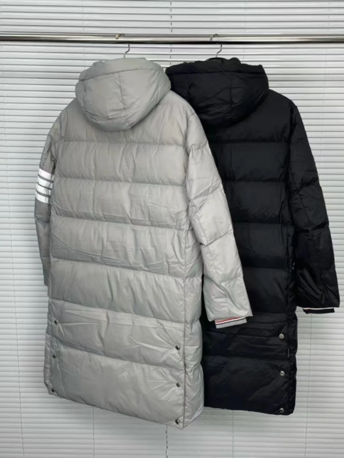 Hiver Thiened 90% blanc Du vers le bas à capuche Jaet mi-long quatre rayures grande taille vêtements d'extérieur amples manteau à la mode pour femmes