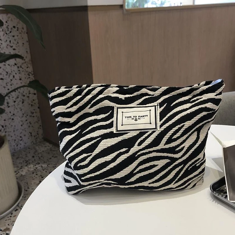 Zebra Print Cosmetic Bag Clutch Bag Large Makeup Organizer Bags Korean Cosmetic Pouch Women Cute Toiletry Beauty Case