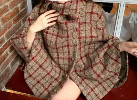 

Brown Plaid Cloak Woolen Coat Women's 2025 Winter New High-end Short Woolen Coat