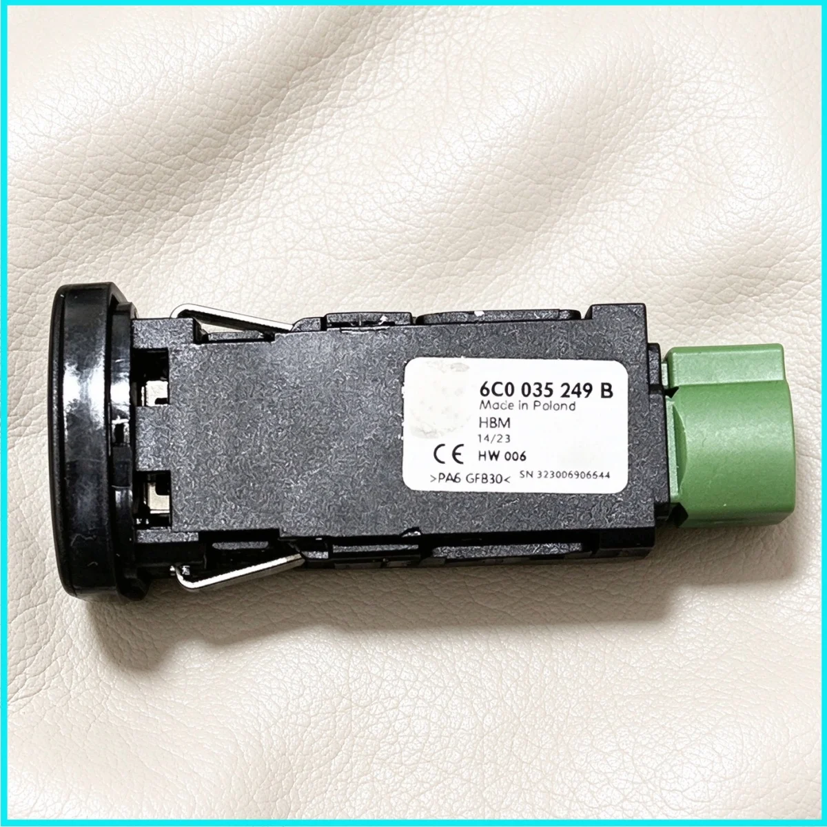 6C0 035 249 B 6C0035249B Car USB AUX IN Socket Connector For Sharan Multivan Scirocco Alhambra Golf  Polo