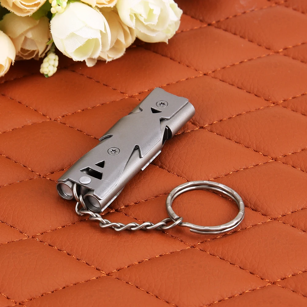 صفارات تخييم صغيرة مع سلسلة مفاتيح من الفولاذ المقاوم للصدأ قلادة صافرة صغيرة أنبوب مزدوج عالي الديسيبل خفيف الوزن لحكم الألعاب #6