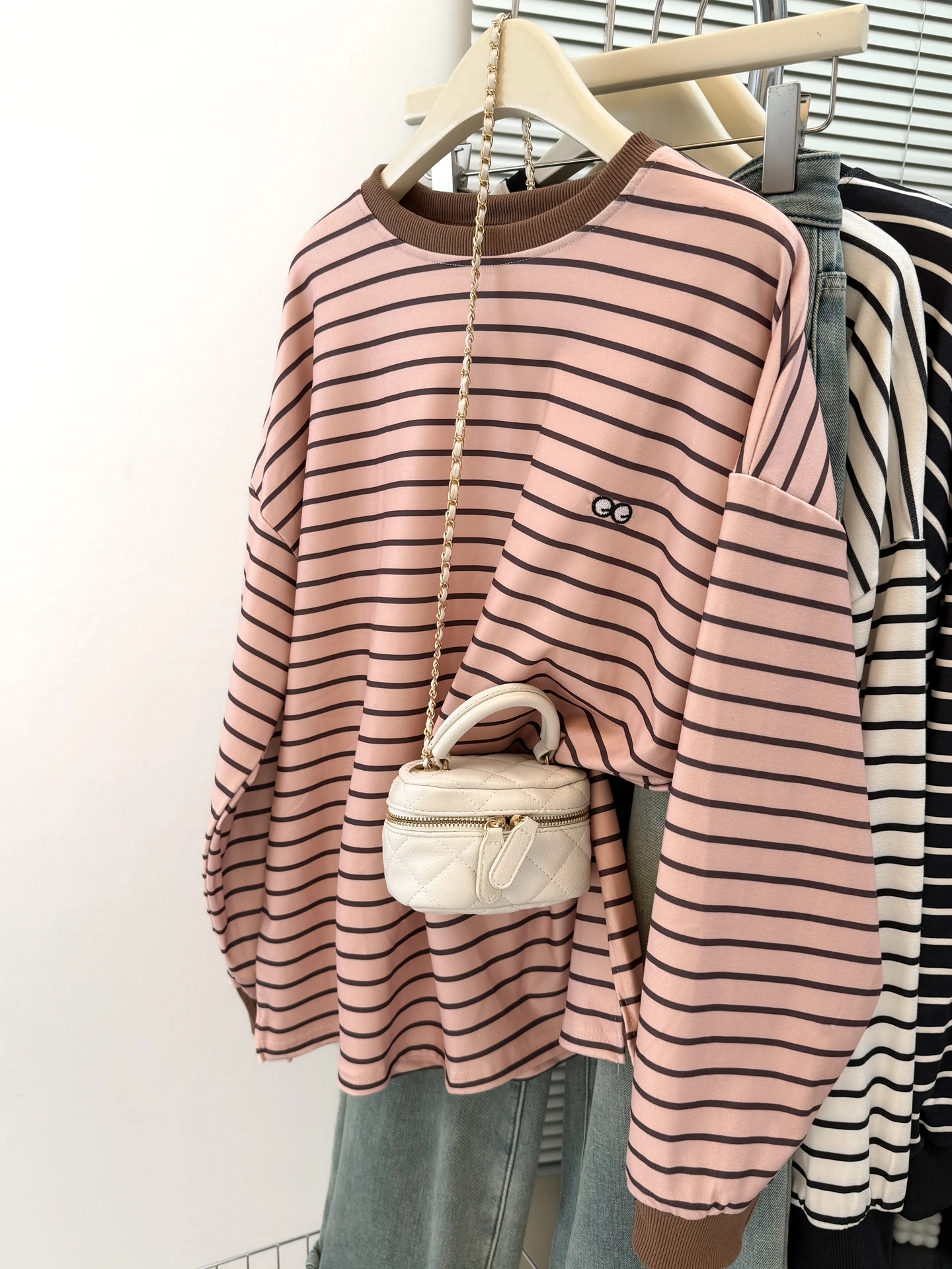 

Korean Sle Long Sve Fce Women's T-irt Loose Fit Brued Inner Wear Casual Top Striped Design Comfortable Autumn Win...