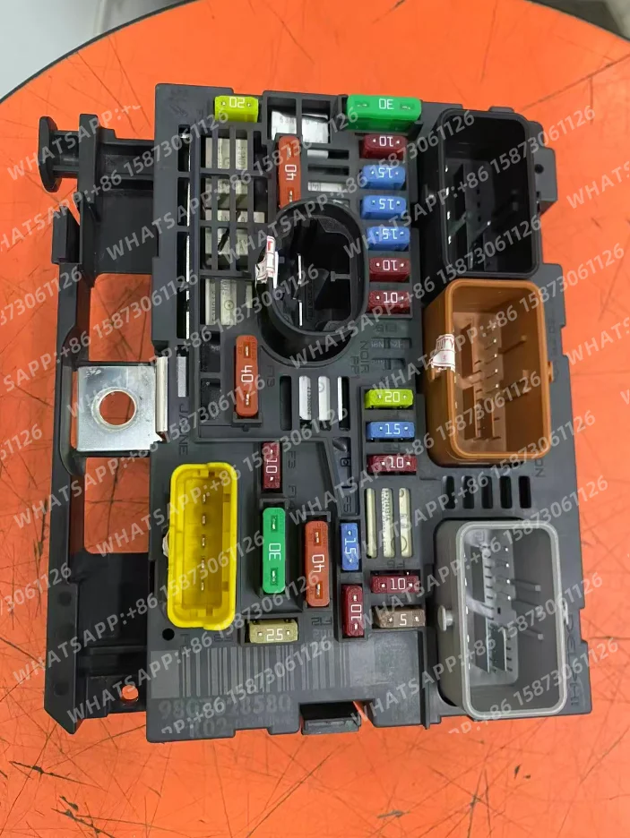 Unidade de Controle da Caixa de Fusíveis BSM-R01 R02