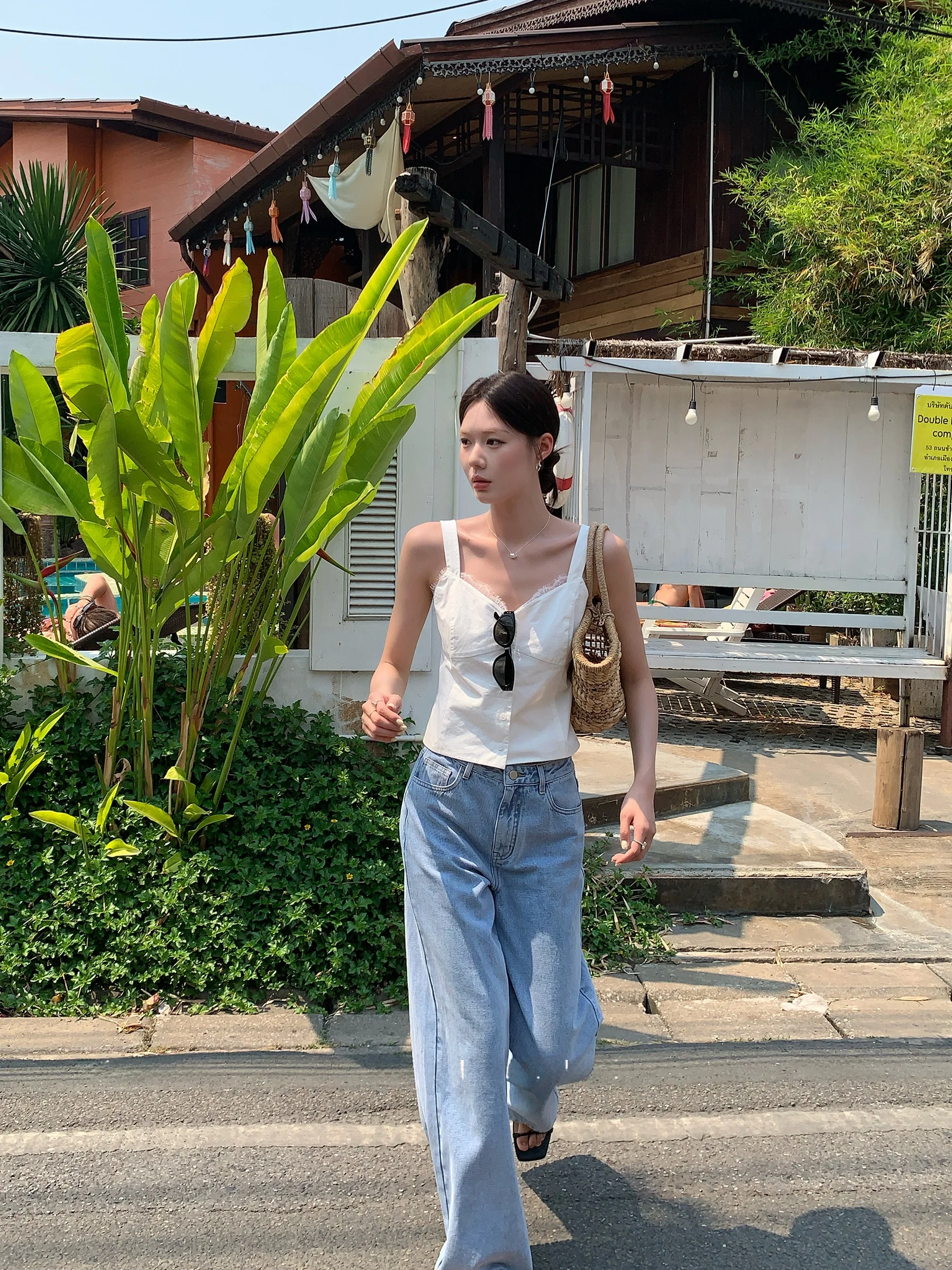 

Мягкий хлопковый сарафан в корейском стиле с кружевом, на широких бретелях, однотонный, универсальный, летний, с высокой эластичностью, V-образный вырез, на одной пуговице