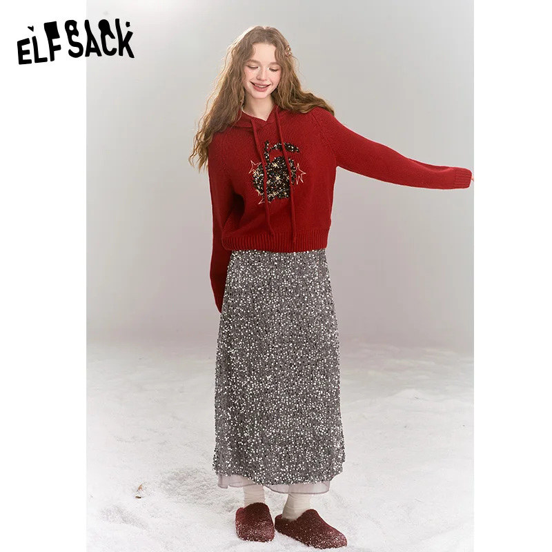 ELFSACK 2024 Winter New Arrivals Retro Red Apple Embroidery Thickened Knitted Hooded Red Sweater for Women