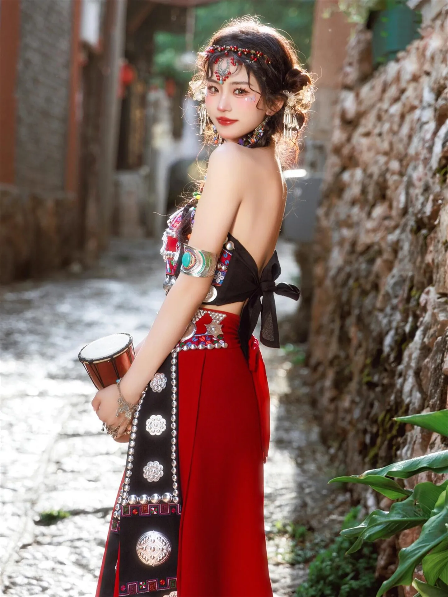 

Этническая женская одежда для меньшинственных народностей: костюм для путешествий и фотосессий Hani Dai Tu Fly New Sle из полиэстера, весенний сезон