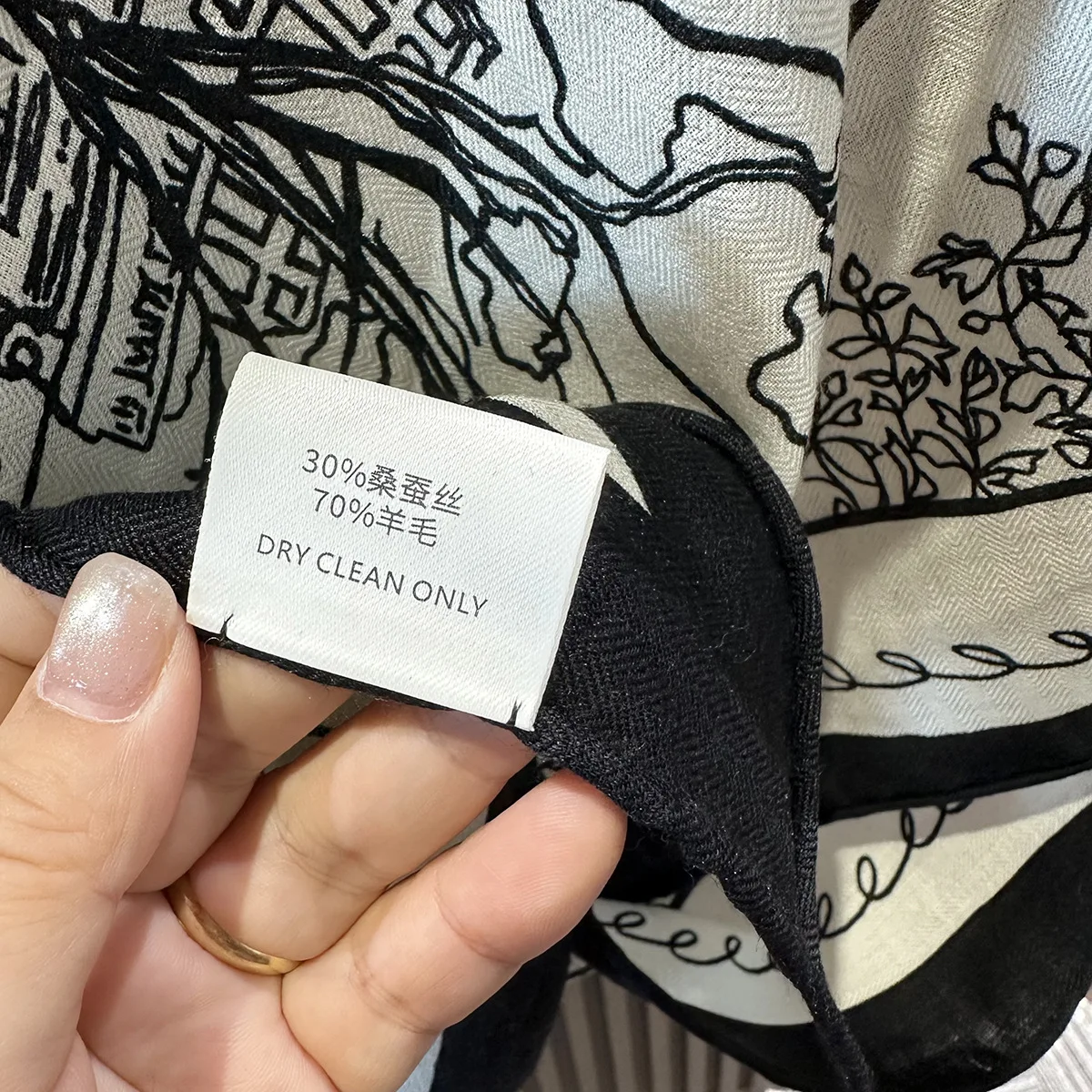 الثلاثي الحرير والصوف شال الشتاء الدافئة وشاح المرأة الأوشحة الكبيرة الحواف توالت شالات الأم هدية الكريسماس