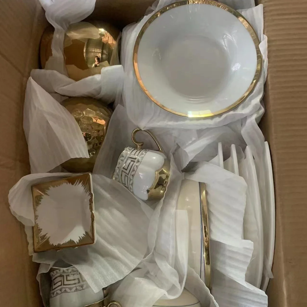 Hot Sell Cheap Restaurant Plate With Gold Rim Ceramic Bulk Ceramic Plates Sell By Ton  for wedding event