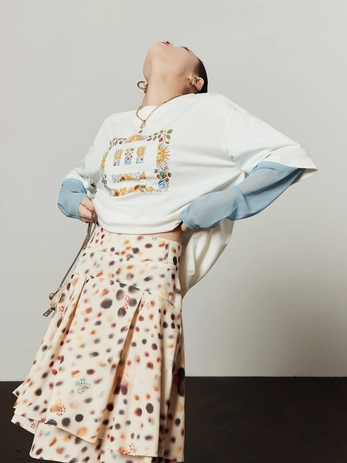 

Retro Style White Printed T-Shirt Women's Loose Fit Fashionable Spring New Arrival Floral Celebration T-Shirt by Zhou Li Wu