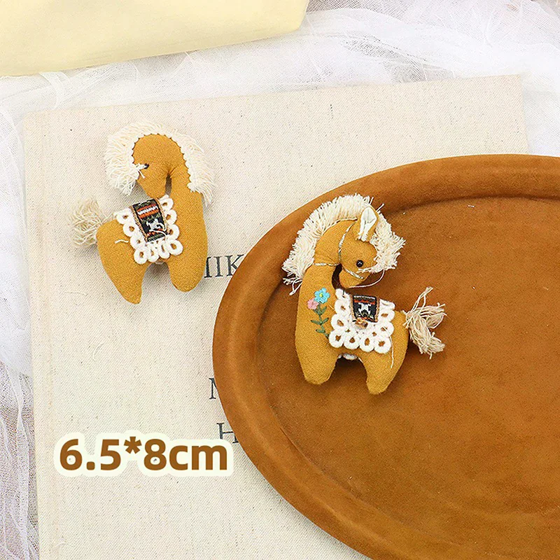 Lindo tela rosa a cuadros Pony dibujos animados relleno bordado Animal broche accesorio para accesorios de ropa