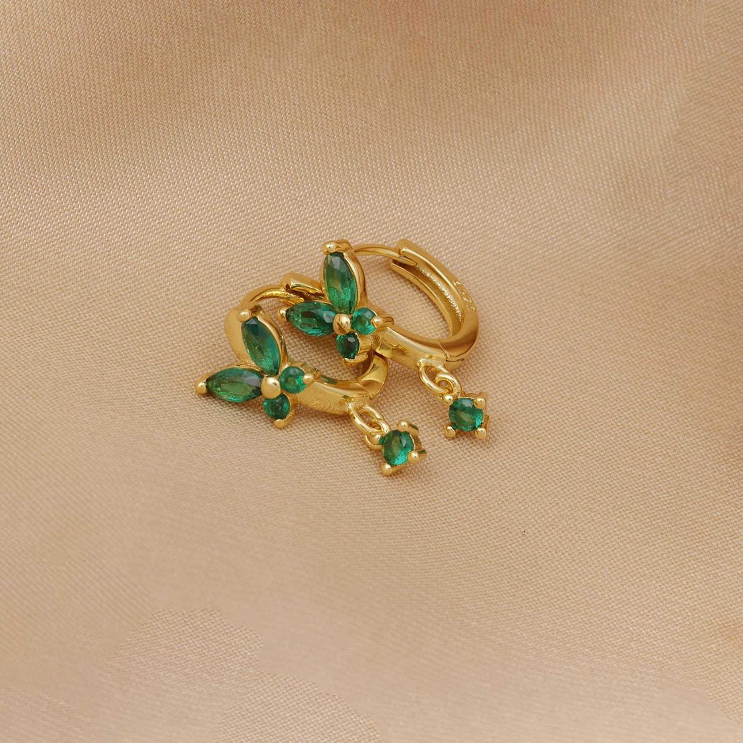 Fashion Green Color Zircon Small Hoop Earrings Women Geometry Butterfly Piercing Earring Wedding Korean Jewelry New Arrival 2023