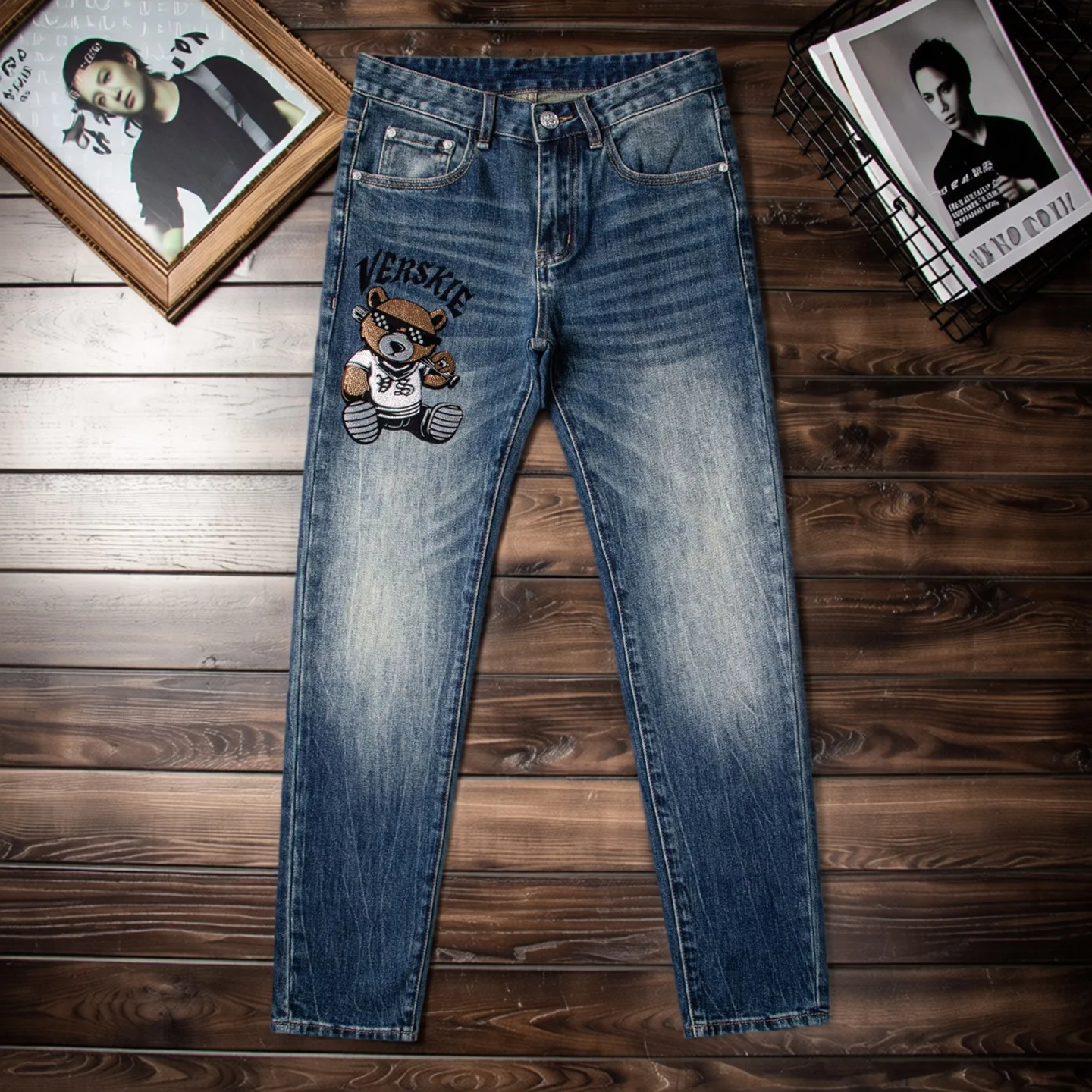 

Trendy Bear Embroidered Slim Fit Jeans Men's Elastic Casual Pants Blue Cotton Polyester Blend mid Waist hine Embroidery