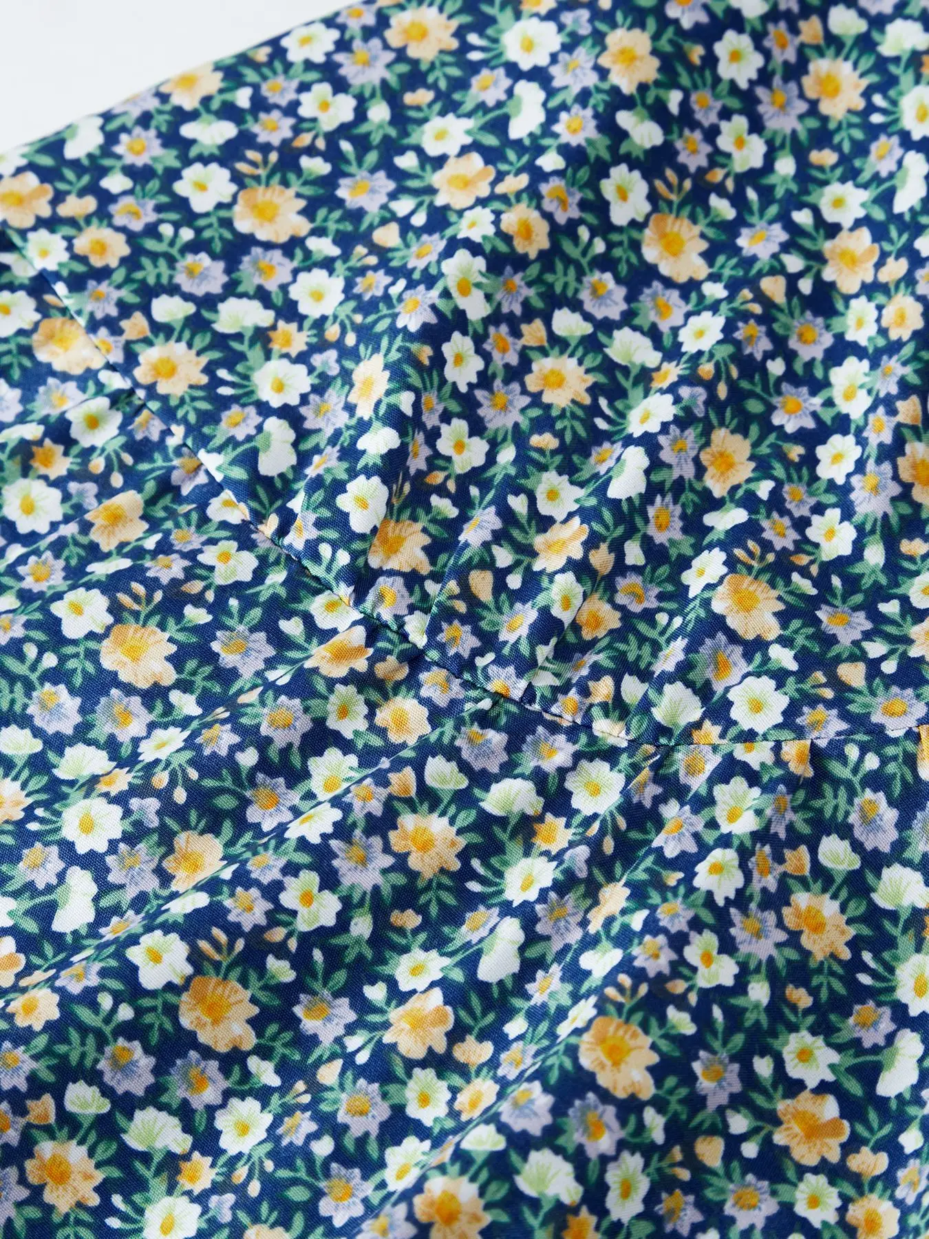 Lässiges Kleid mit V-Ausschnitt für Damen, Sommerkleid mit Blumenmuster, knielanges Urlaubskleid, elegantes Kleid mit Rüschen und kurzen Ärmeln, Boho-Kleid, Dropshipping. – Detail 5