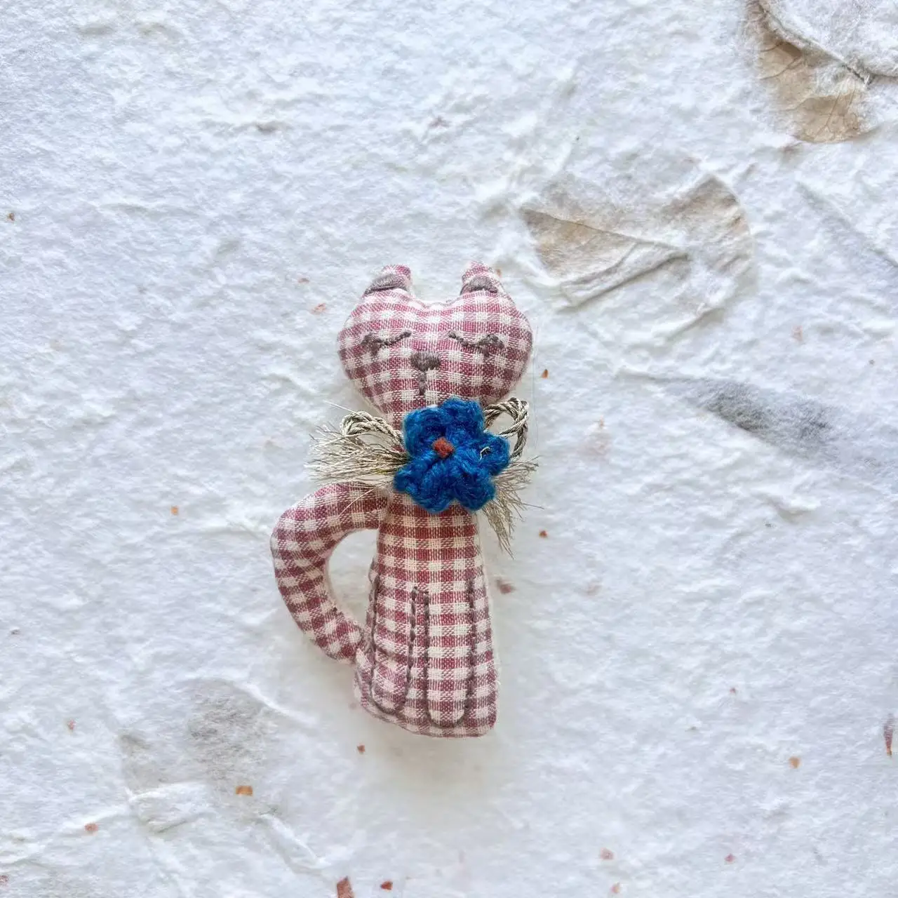 

Cute Scarf Bear Fabric Brooch Stuffed Animal Handmade Cotton Linen Bag Charm Soft Premium Clothing Accessory for Women Daily