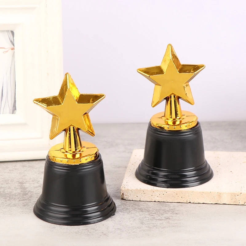 Trofeo in plastica Mini Star da 1 pezzo per bambini Trofeo vincitore per bomboniere da competizione per bambini