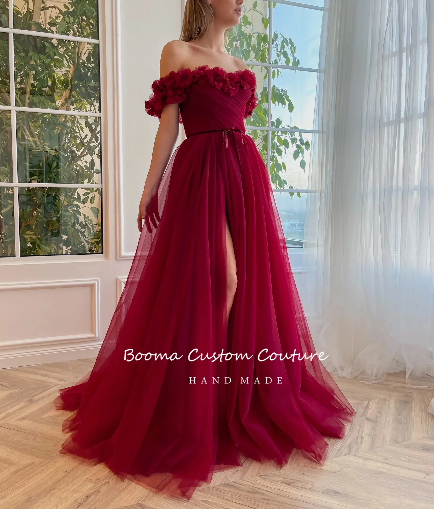 Booma Bourgondië Tulle A-lijn Prom Dresses Uit De Schouder Handgemaakte 3D Bloemen Hoge Split Maxi Avondjurken Formele Party Jurken