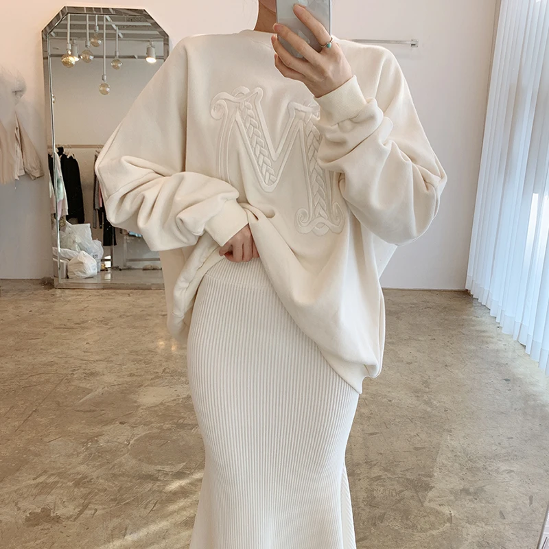 

Стильная толстовка оверсайз с круглым вырезом, длинными рукавами, на флисовой подкладке, с объемной вышивкой букв, повседневная, универсальная, осенне-зимняя