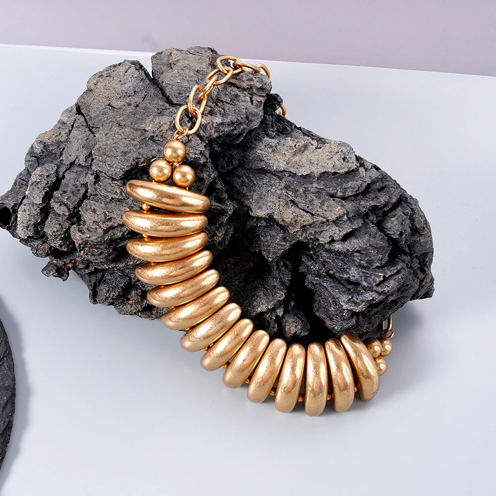 European American Metal Curve Necklace Valentine's Day Birthday Gift for Wife Mother Unique Jewelry Present