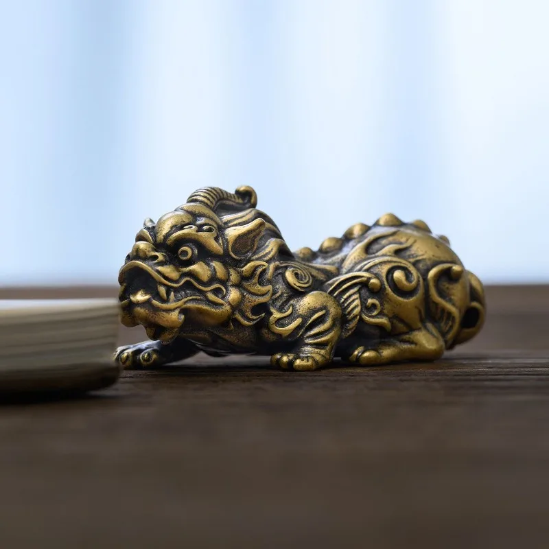 Brass Pixiu Hand-Held Figurine for Personal Enjoyment, Wealth-Attracting Pendant, Study and Home Decor