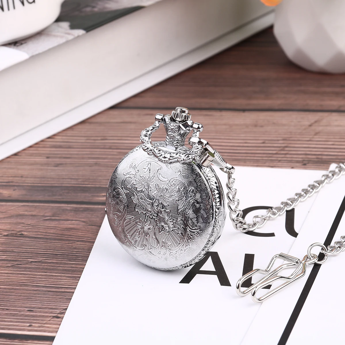 

Vintage Men Retro Mechanical Wind Up Locomotive Design Silver Durable Gift For Family Friends Co-Workers Retro Style Pocket For