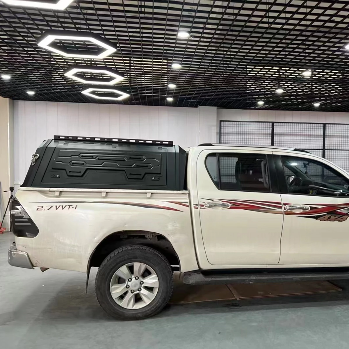 New design 4x4 Pickup Aluminium Hardtop Topper Camper Truck Canopy for Hilux Revo Rocco 2016-2024.