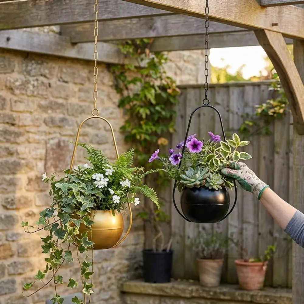 Minimalist Metal Hanging Flower Pot with Chain Hook Iron Art Hanging Plant Bucket Wear-resistant Handmade Plant Container