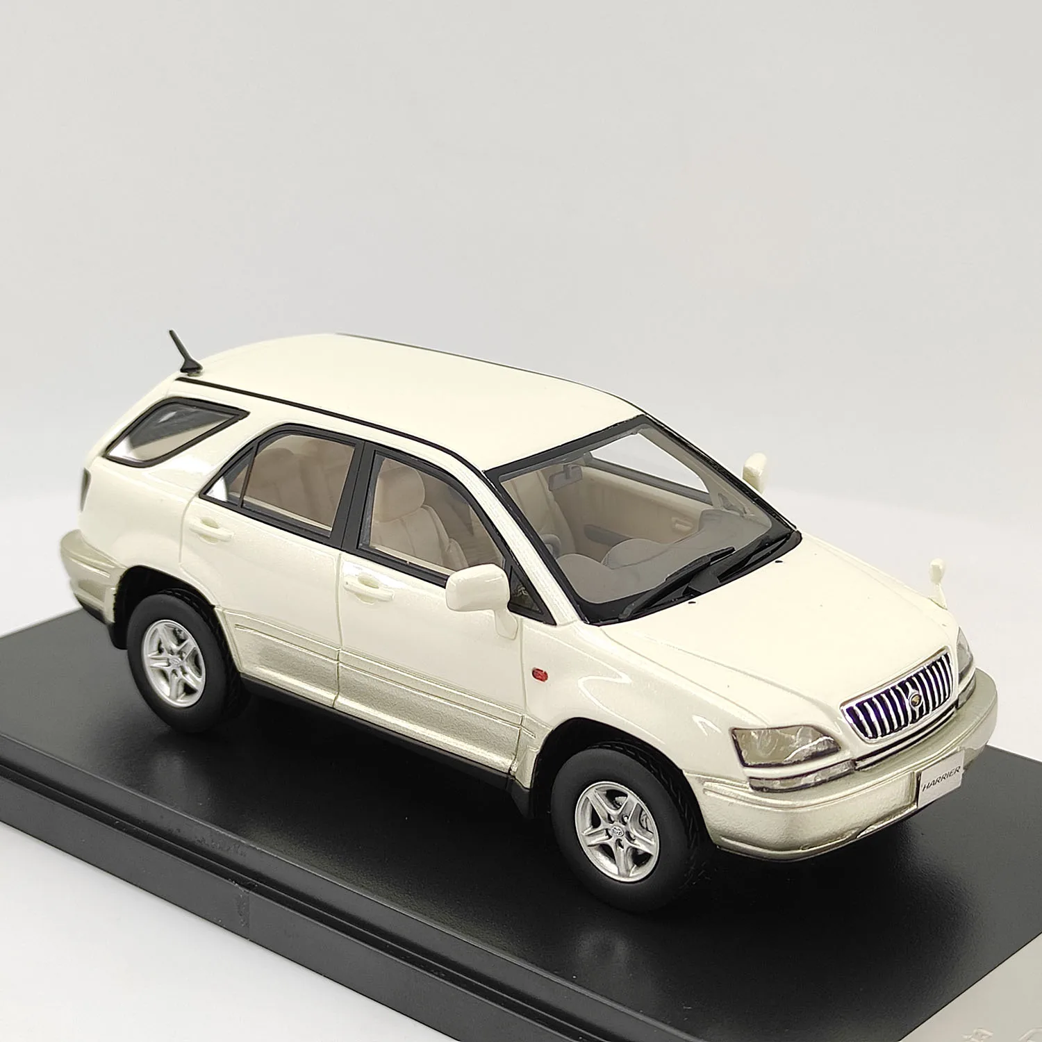 عيب مرحبا ستوري 1/43 مقياس تويوتا أسد البحر 3.0 الدفع الرباعي G عدة 1997 الراتنج نموذج سيارة تحصيل لعبة هدية تذكارية العرض #5