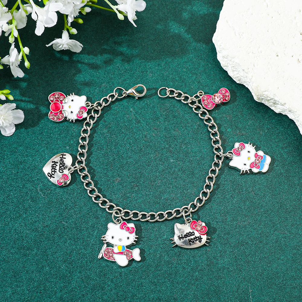 A cartoon accessory from Sanrio, summer new bracelet HelloKitty exquisite pendant suitable for holiday birthdays to give to frie