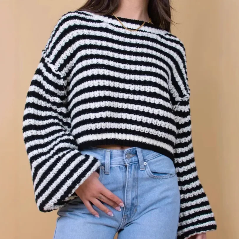 

2025 Women's Loose Pullover Round Neck Retro Striped Contrasting Sweater