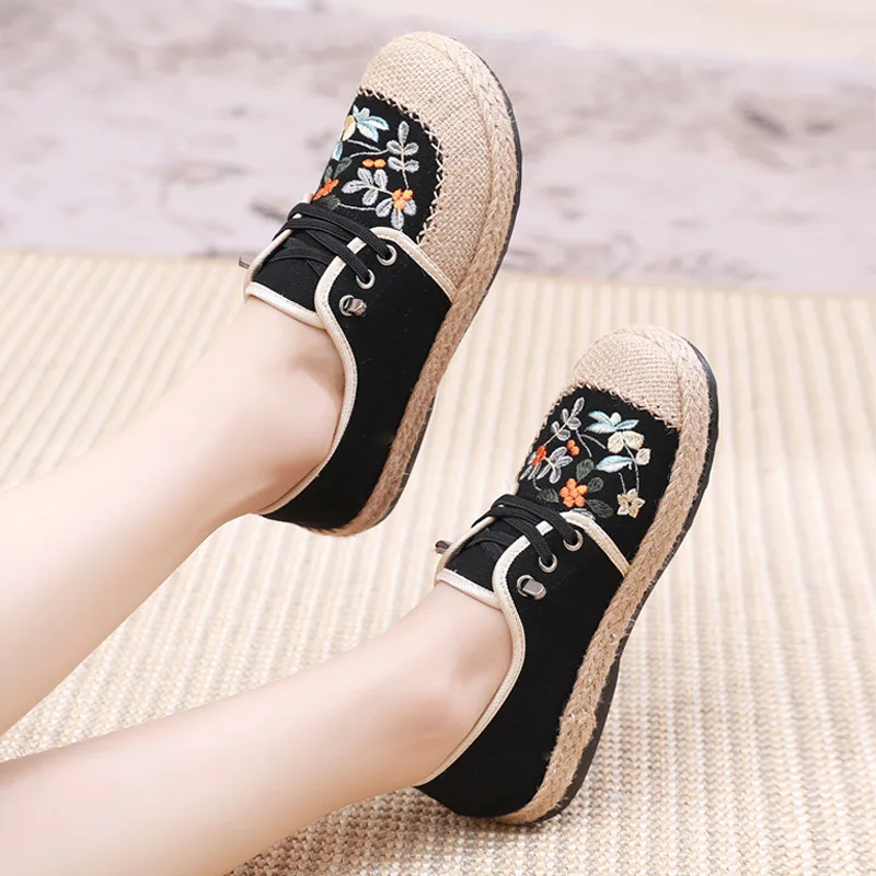 Women Embroidered Shoes Ethnic Style Floral Round Toe Lightweight Loafers Comfortable Walking Casual Flats Zapatos Para Mujer