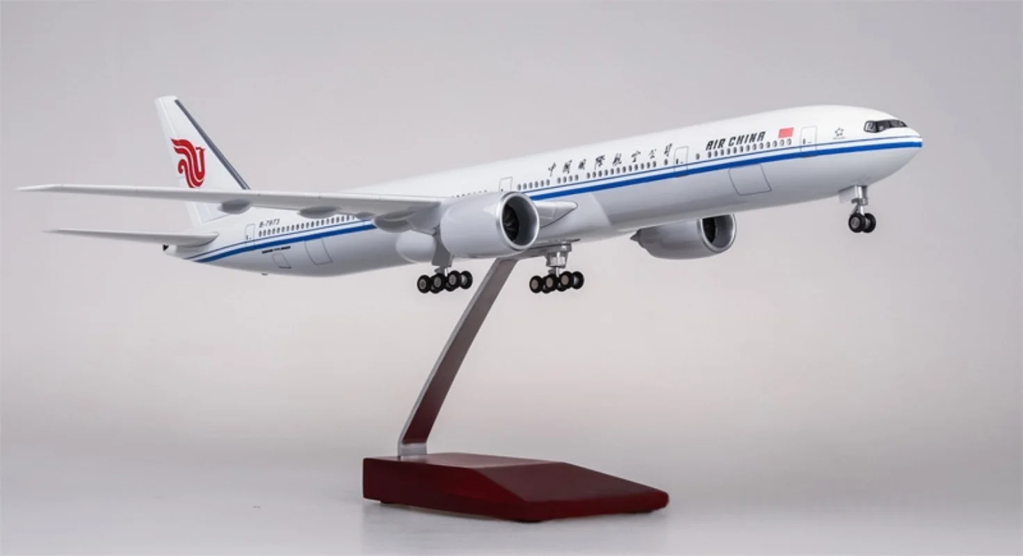 

B777 Toy Aircraft Air China Airline 47CM Scale W Light and Wheel Resin Airplane Model Toy Kids For Aviation Enthusiast Gift
