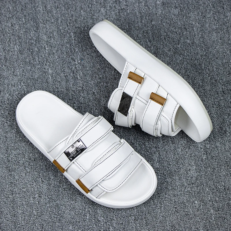 

Мужские шлепанцы на толстой подошве 2026 года, из мягкой кожи, с премиальным дизайном, удобные и повседневные пляжные сандалии для лета