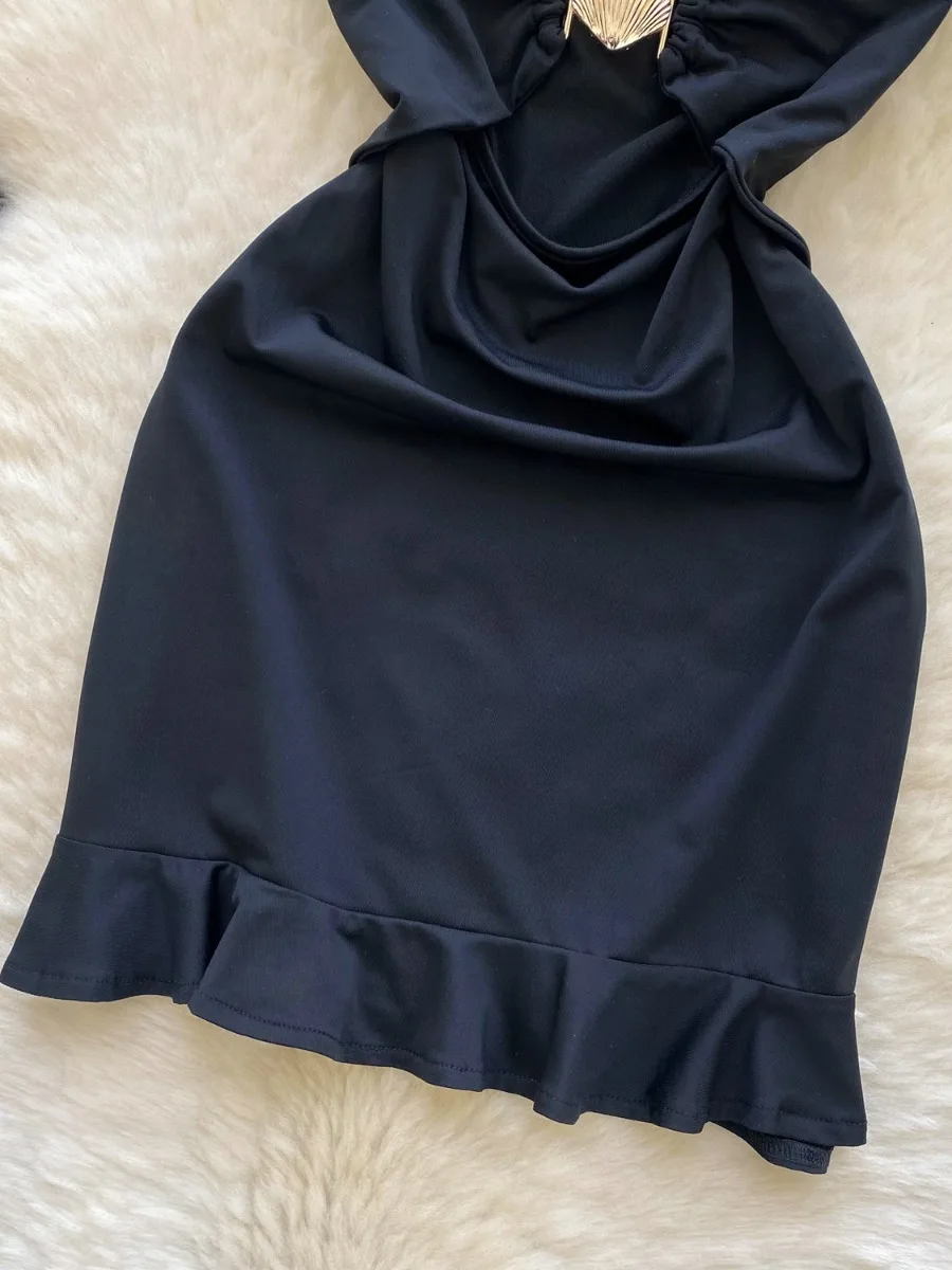 Foamlina verão fino ajuste bodycon pequeno vestido preto puro desejo sexy impressionante oco para fora fivela de metal halter cinta vestido
