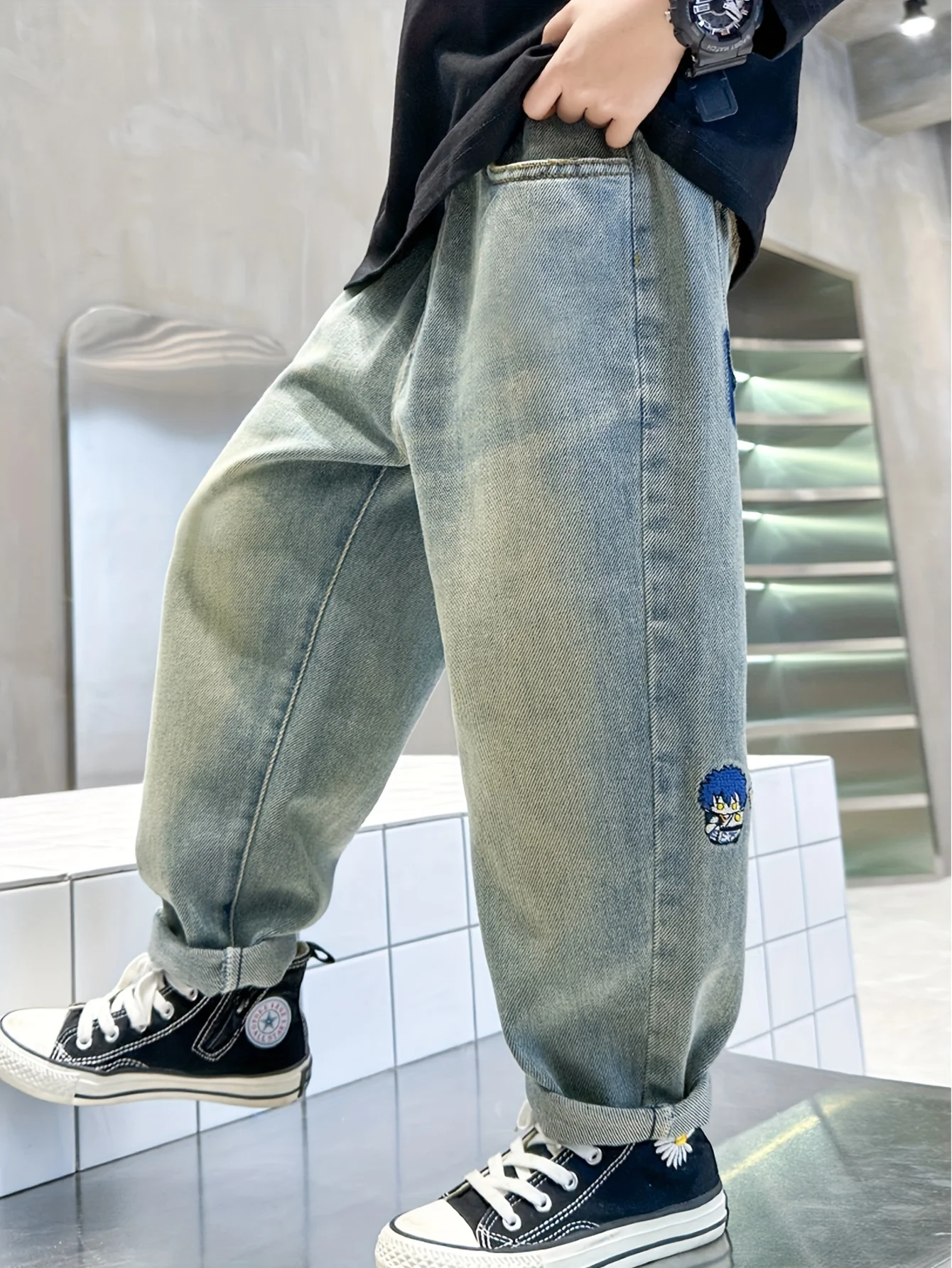 Calça jeans casual bordada cartoon para meninos, primavera e outono