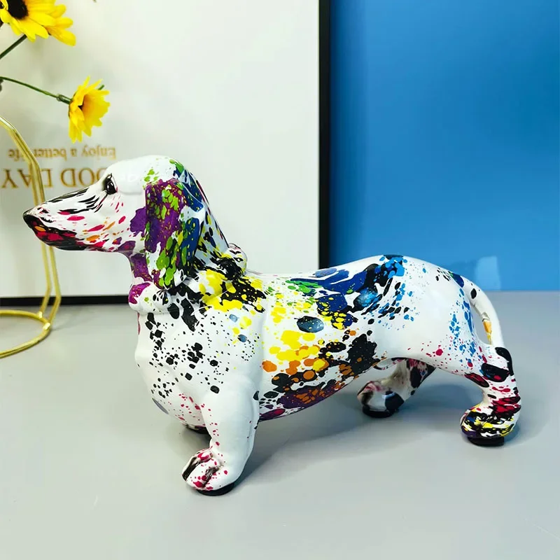 

European-style desktop dachshund figurine, painted art resin dog ornaments, cartoon desktop bookshelf decorations.