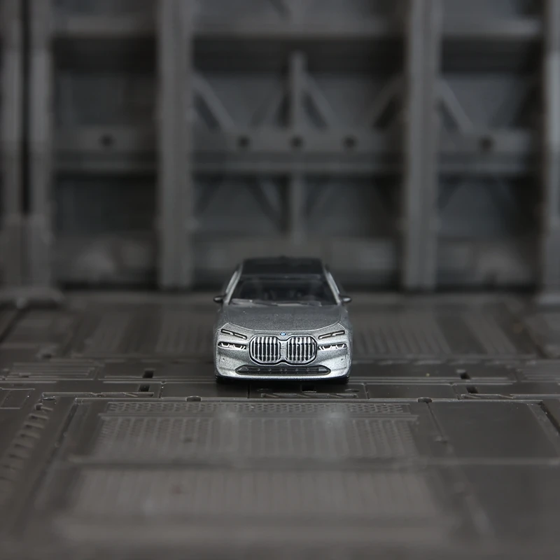 

CCA 1:72 моделирование BMW i7 сплав супер спортивный автомобиль модель автомобиля мини маленький амортизатор сплав автомобиль подарок