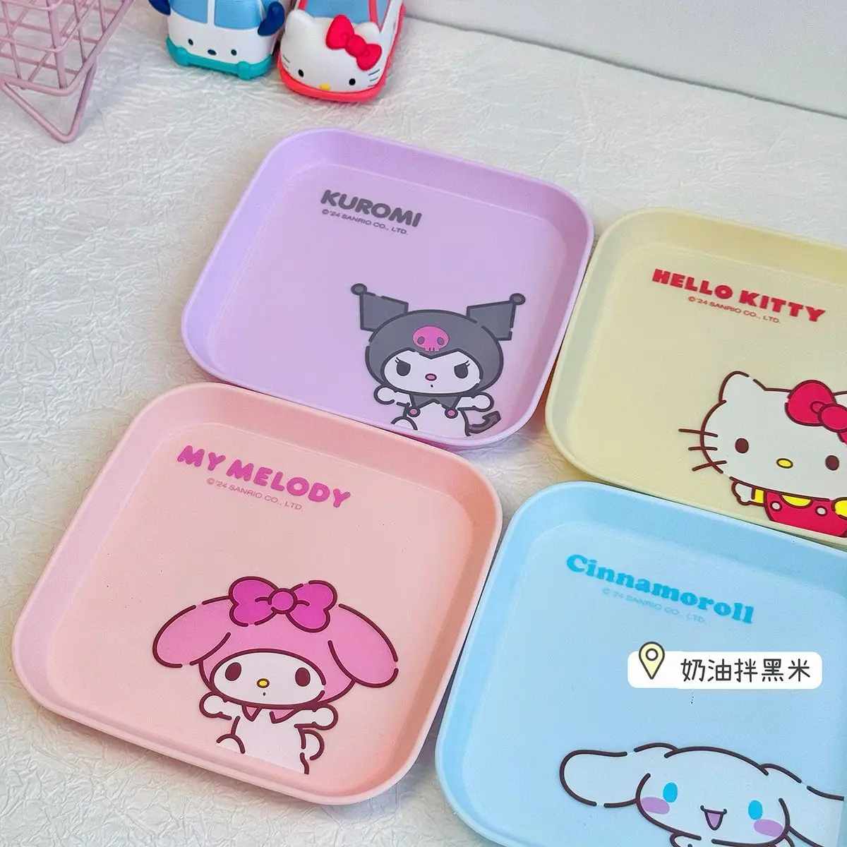

Тарелка Hello Kitty My Melody, периферийные устройства в стиле аниме, нежная оригинальность, милое пластиковое блюдо с фруктами, практичная и удобная мультяшная тарелка