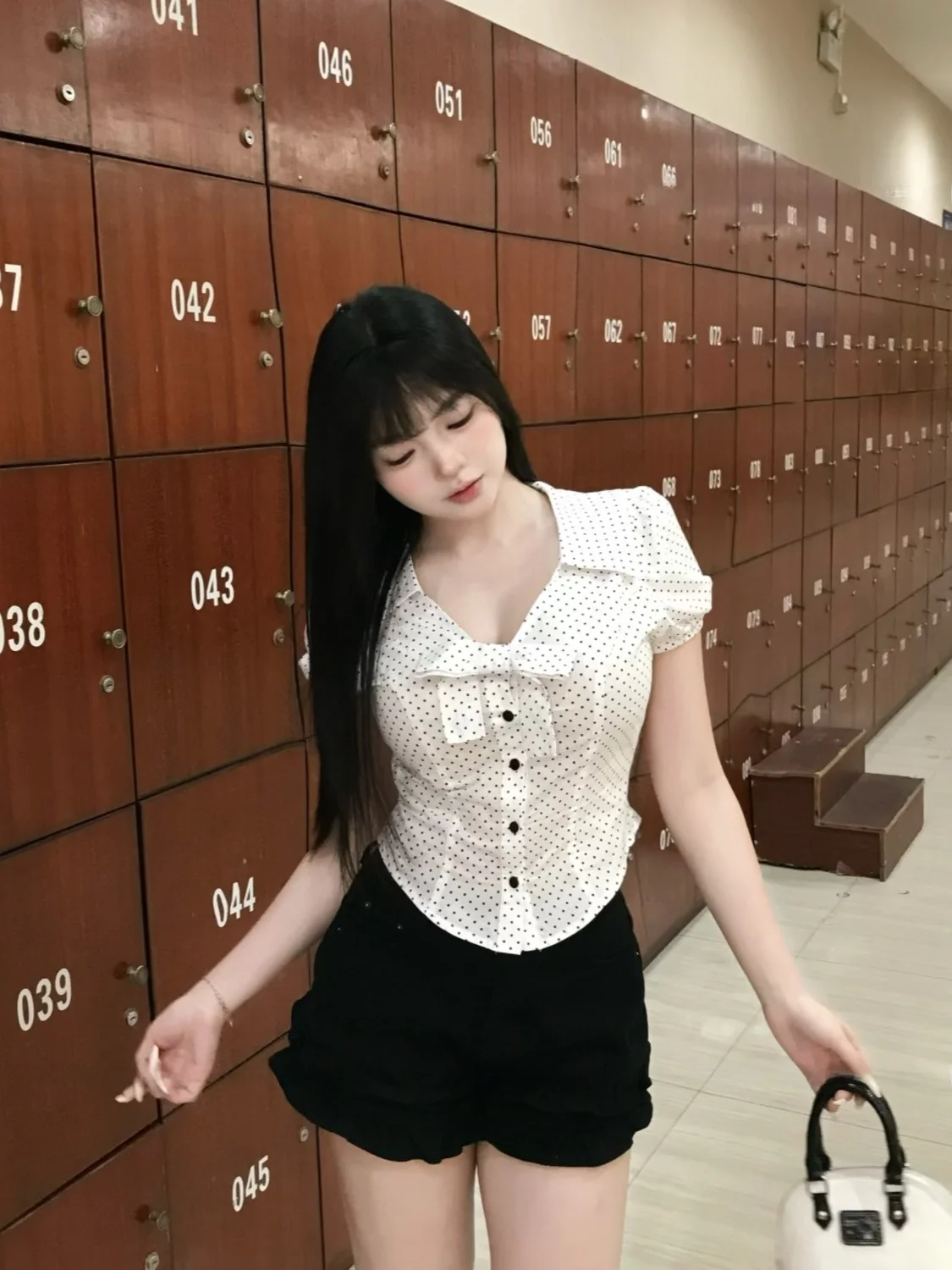 

Милый женский хлопковый (100% хлопок) рубашка-поло в горошек, дышащий, удобный, повседневный крой, на пуговицах