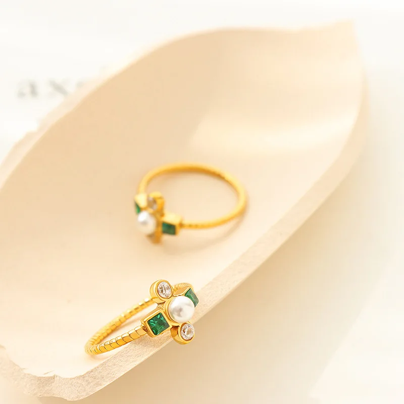 خاتم Kitykiss الفرنسي الفاخر واللؤلؤ وحجر الراين بتصميم متقاطع من التيتانيوم الصلب المطلي بالذهب وغير يتلاشى خاتم عصري