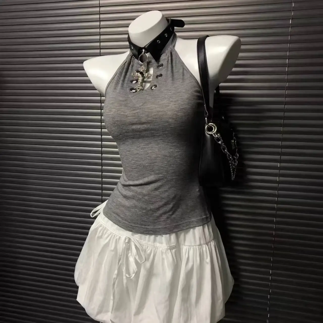 

2026 New Summer Women's Gray Hollow Out Halter Cami Top Vintage Stylish Hot Girl Top For Daily Street Fashion Outfits